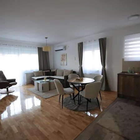 Stan Na Dan Luna 아파트